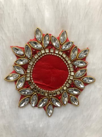 हस्तनिर्मित क्रिस्टल आणि मणीदार रांगोळी पॅच - सुंदर सजावटीचा तुकडा